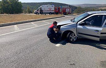 Merzifon'da bariyere çarpan otomobilin sürücüsü yaralandı