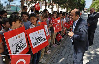 Öğrenciler yaya geçitlerini 