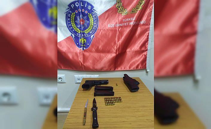 Sinop'ta araçta ruhsatsız tabanca ele geçirildi