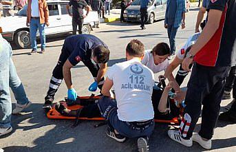 Tokat'ta otomobil ile minibüsün çarpıştığı kazada 3 kişi yaralandı