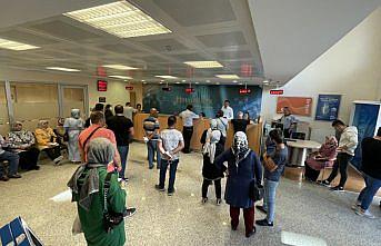 Vatandaşlar sosyal konut projesi için başvuruda bulunuyor