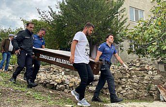 Zonguldak'ta evinde çıkan yangında dumandan etkilenen yaşlı kadın öldü