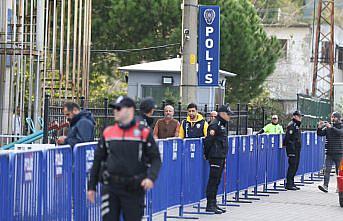 Amasra'da maden ocağındaki patlamaya ilişkin gözaltına alınan şüphelilerin adliyeye sevki sürüyor
