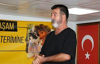 Hayvan hakları için on yıldır şehir şehir geziyor