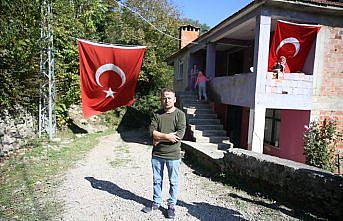 Maden kazasında kaybettiği oğlunun ayakkabılarını elinden bırakmıyor
