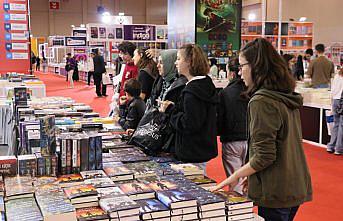 Samsun'daki Karadeniz 7. Kitap Fuarı'na öğrencilerden yoğun ilgi