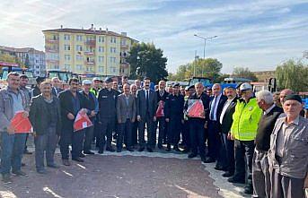Taşköprü ilçesinde trafik kazalarını önlemek için traktörlere reflektör takıldı