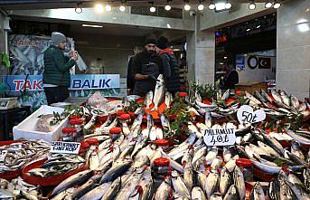 Trabzon'da balıkçıların tezgahlarında palamut bolluğu yaşanıyor