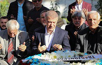 Trabzonspor'un efsane futbolcusu Kadir Özcan mezarı başında anıldı