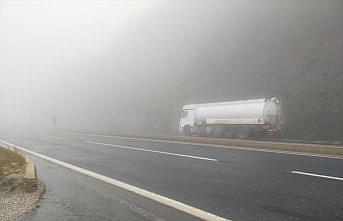Bolu Dağı'nda sis ve sağanak etkili oluyor