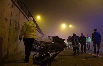 Çorum’da duvara çarpan otomobildeki 2 kişi yaralandı