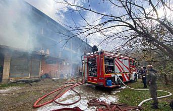 Düzce'de samanlık ve evin deposu yandı