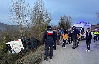 GÜNCELLEME - Bartın'da yolcu otobüsünün devrilmesi sonucu 40 kişi yaralandı