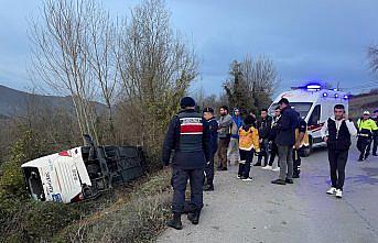 GÜNCELLEME - Bartın'da yolcu otobüsünün devrilmesi sonucu 40 kişi yaralandı