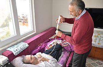 Hasta karısına 12 yıldır özenle bakıyor