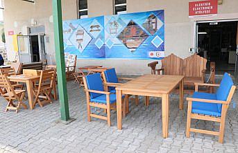 Hükümlüler cezaevinde bahçe ve balkon mobilyaları üretiyor