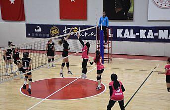 Karabük'te yurtlar arası voleybol turnuvasında şampiyon Hubbi Hatun oldu