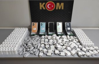 Samsun'da gümrük kaçağı cep telefonları ve aksesuarlar ele geçirildi