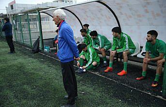 84 yaşındaki antrenör 59 yıllık takımıyla bir ilki yaşamak istiyor