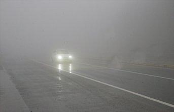 Bolu Dağı'nda sis ve sağanak etkisini sürdürüyor