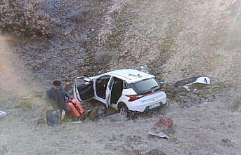 Çorum'da devrilen otomobildeki 2 kişi yaralandı