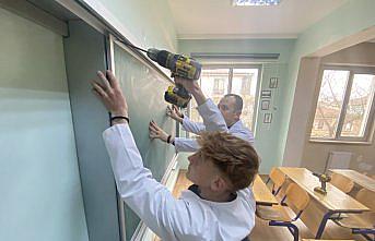 Düzce'de depremin ardından okullar eğitime hazır hale getiriliyor