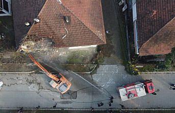 Düzce'de depremin izleri siliniyor