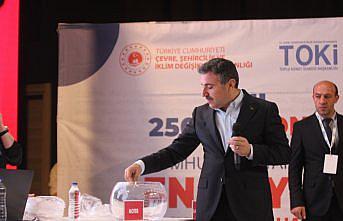 Düzce'de “İlk Evim, İlk İş Yerim“ projesiyle yapılacak konutlar için kura çekildi