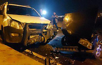 Karabük'te kamyonetle çarpışan otomobildeki 3 kişi yaralandı