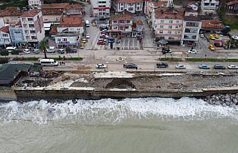 Kastamonu'da dalgalar sahilde hasara neden oldu