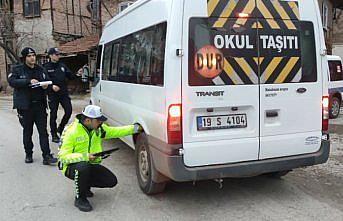 Oğuzlar'daki servis araçlarının lastikleri denetlendi