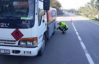 Salıpazarı'nda kış lastiği denetimi yapıldı