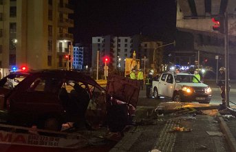 Samsun'da minibüs ile otomobilin çarpıştığı kazada 1 kişi öldü, 4 kişi yaralandı