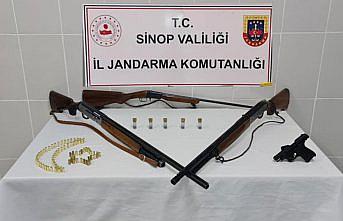 Sinop'ta ruhsatsız tüfek ve tabanca ele geçirildi