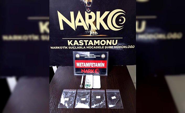 Taşınabilir şarj cihazına uyuşturucu gizleyen zanlı yakalandı