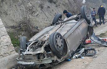 Amasya'da devrilen otomobildeki 5 kişi yaralandı