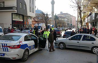 Çorum'da iki otomobil çarpıştı, 1 kişi yaralandı