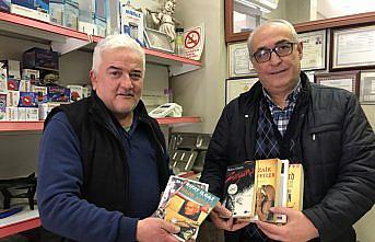Emekli emniyet personeli, Cumhuriyetin 100. yılı anısına 100 kitap bağışladı