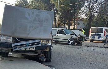 Karabük'te iki otomobilin çarpıştığı kazada 1 kişi yaralandı