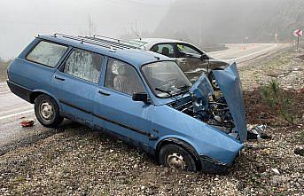 Karabük'te iki otomobilin çarpıştığı kazada 3 kişi yaralandı