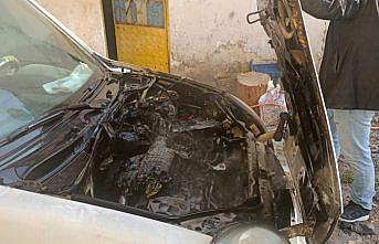 Karabük'te park halindeki hafif ticari araç yandı