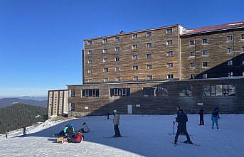 Kartalkaya'da tatilciler yılın ilk gününde kayak ve snowboard yaptı