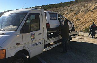 Kastamonu'da devrilen otomobilin sürücüsü yaralandı