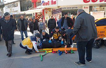 Samsun'da hafif ticari araçla çarpışan motosikletin sürücüsü yaralandı