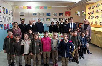 Saraydüzü'nde öğrencilerce resim sergisi açıldı