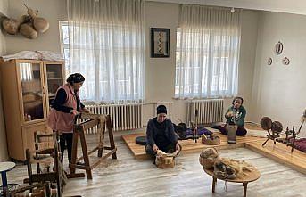 Sinop'ta keten ipi kadınların elinde hediyelik eşyaya dönüşüyor