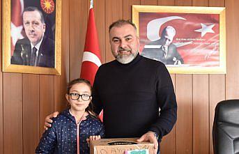 9 yaşındaki Kamber, harçlığıyla depremzede çocuklara yardım kolisi hazırladı