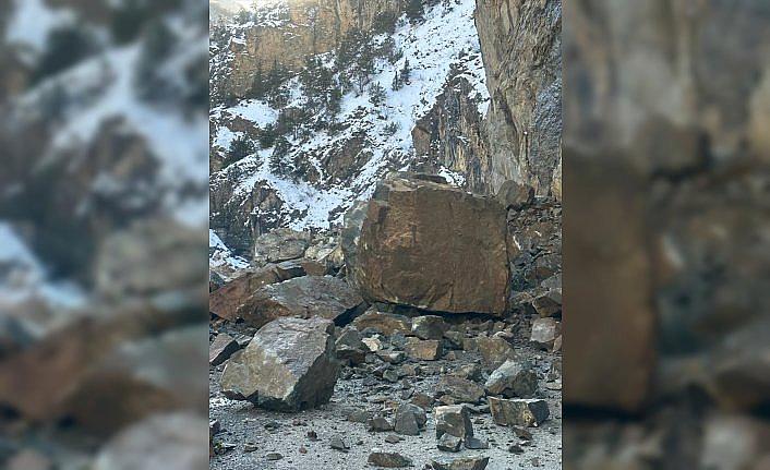 Artvin-Ardahan kara yolu heyelan nedeniyle ulaşıma kapandı