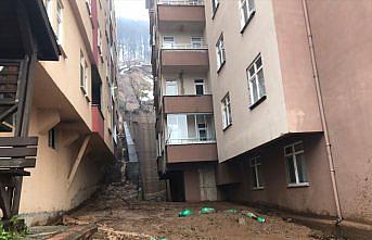 Artvin'de heyelan riski nedeniyle 2 bina tahliye edildi