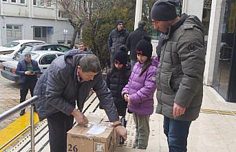 Artvinli kardeşler harçlıklarını depremzedeler için bağışladı